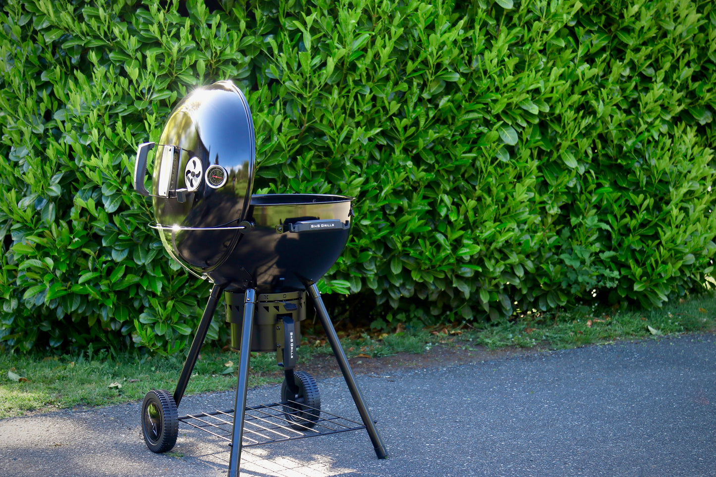 Slow ‘N Sear® Black Edition 22” Charcoal Kettle Grill