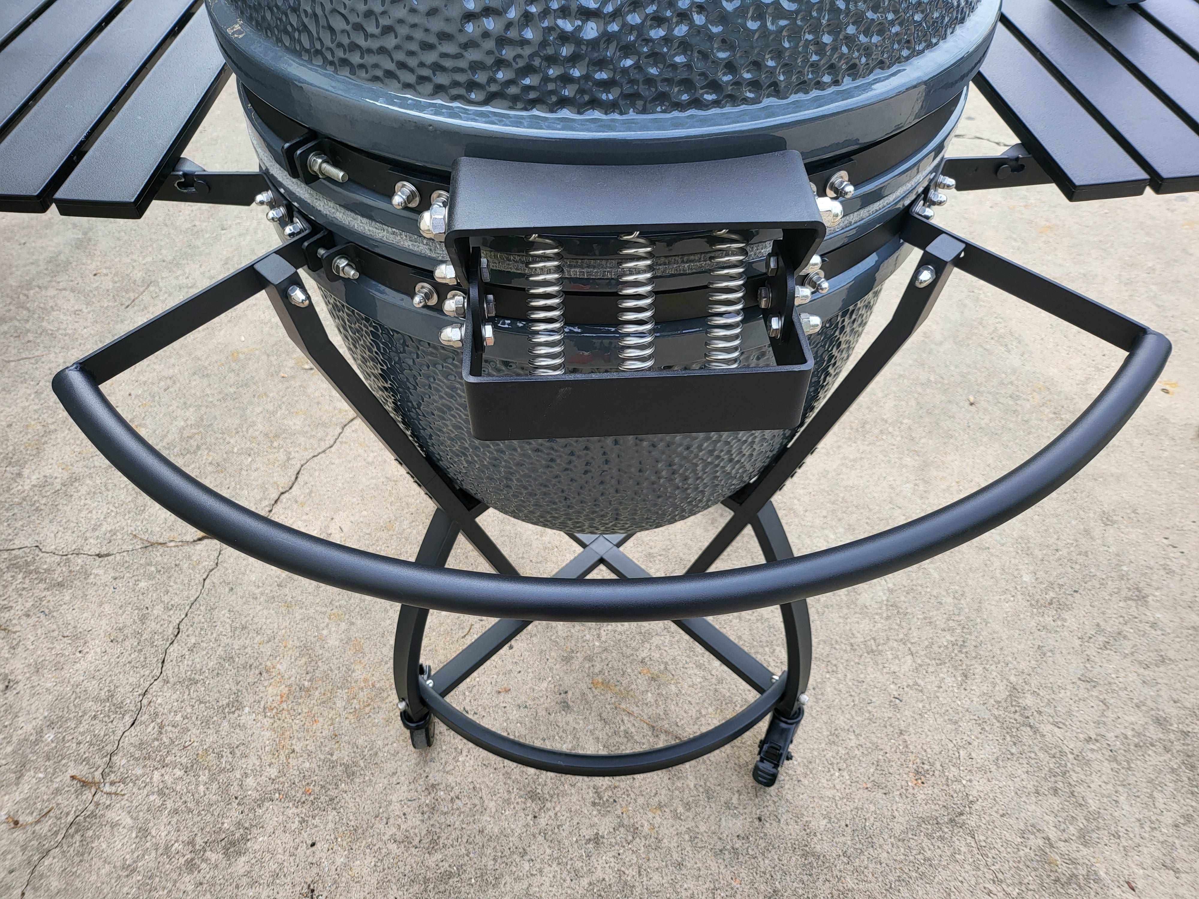 Slow 'N Sear Deluxe Kamado Gen 2 - Thumbnail 3