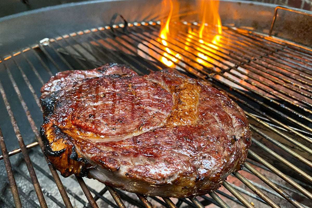 
                  
                    The Slow 'N Sear® Deluxe Kettle Grill gives you all the performance you’d expect from a kettle style charcoal grill and comes with our Slow ‘N Sear® Deluxe accessory for unrivaled searing power, low ‘n slow smoking, and true two-zone cooking capability.
                  
                