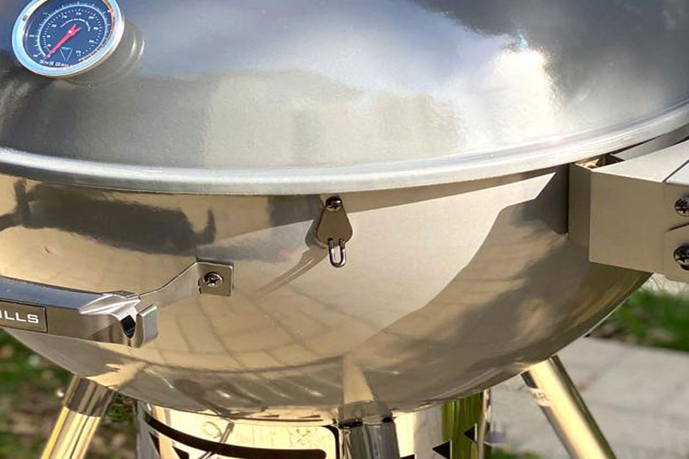 
                  
                    SnS Grills port cover and hardware for creating a ½ inch circular digital thermometer probe in a kettle grill.
                  
                