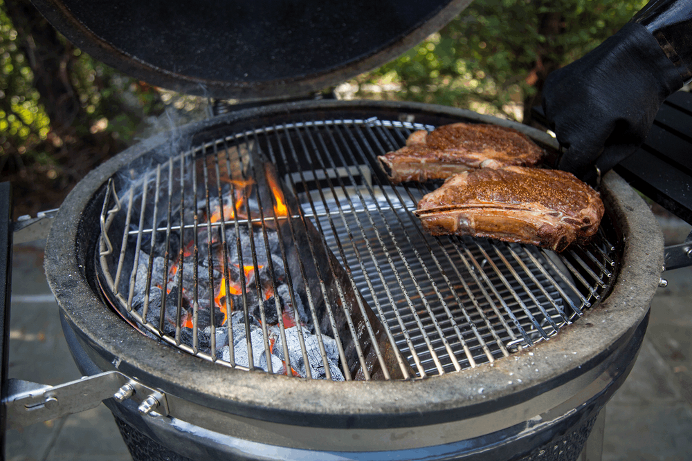 Get this Slow ‘N Sear® 2.0 Gold Bundle from SnS Grills for your 22″ kettle